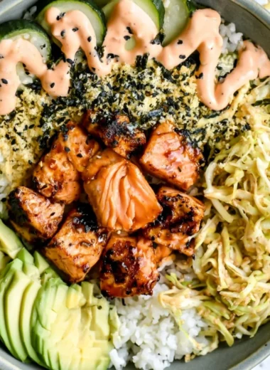 Spicy Salmon Maki Bowl with fresh ingredients and vibrant colors