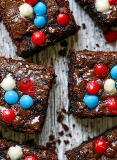 Delicious easy brownies on a plate with chocolate drizzle